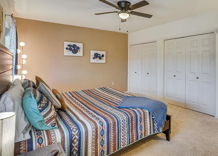 Quiet Townhome W/ Mountain Views In Valley Holiday home